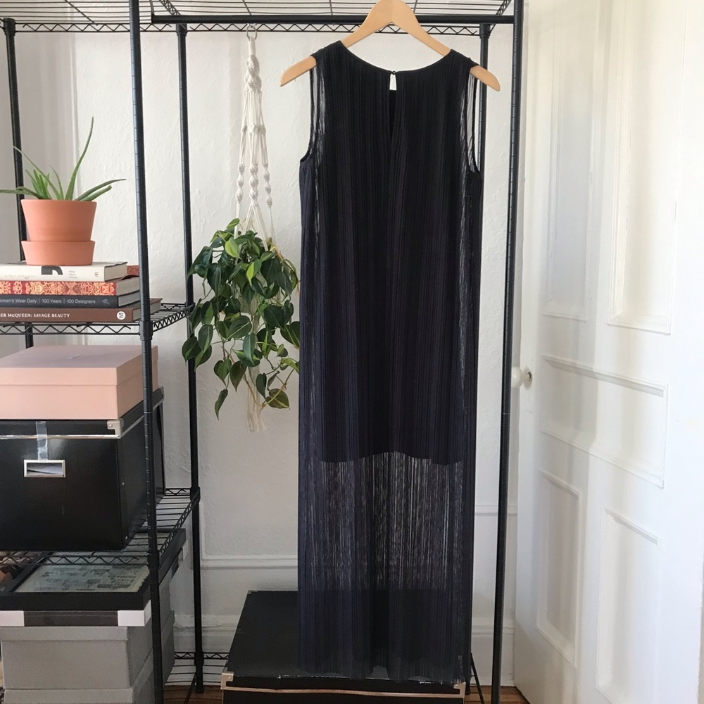 Double-layer navy dress with high side slits